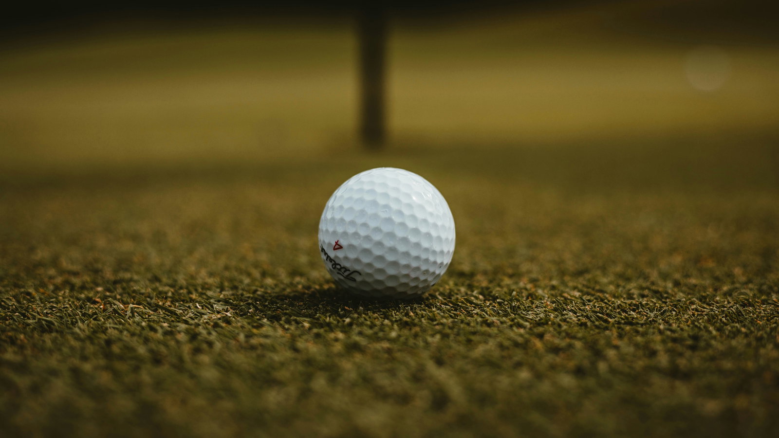 Dan Bradbury says he is not anchoring his putter